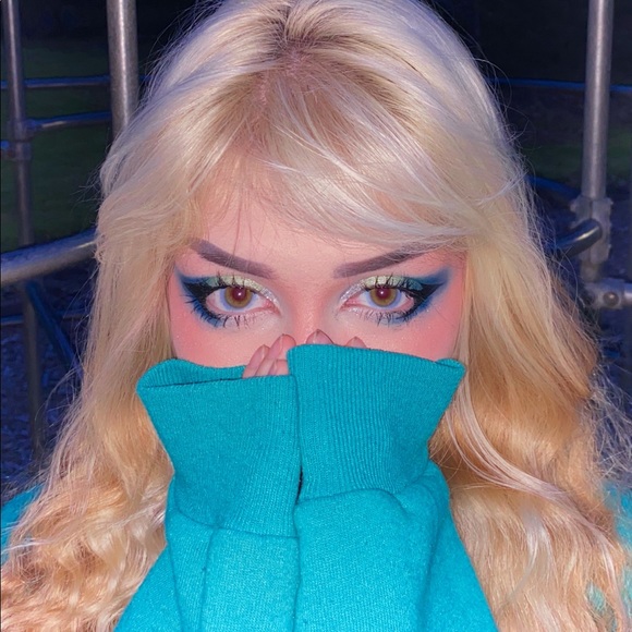 Meet your Posher, Alexis - Picture 1 of 1